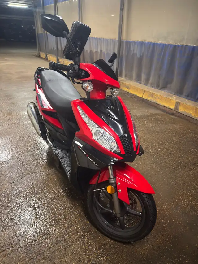 voyager urban 2022 scooter 50cc in Scooters & Pocket Bikes in Edmonton - Image 3