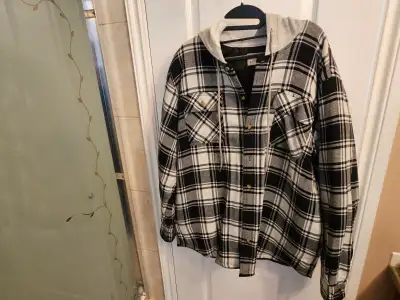 Hi there! I'm selling a men's large Wrangler Authentics quilted flannel shirt jacket, that is in exc...