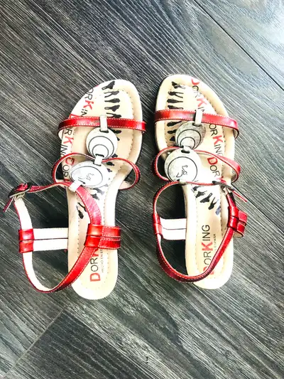 Dorking heel sandal. Size 35, View more