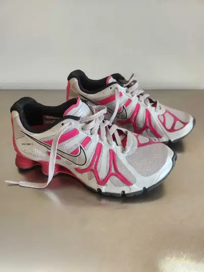 Womens 7.5 Nike Shox Turbo 13's , View more