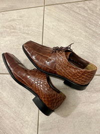 BROWN DRESS SHOES  -  “ STACY ADAMS “