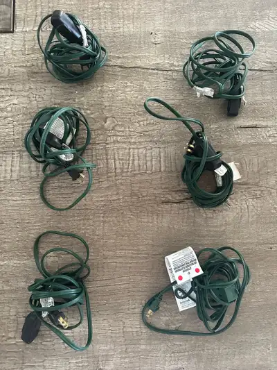 6X 10 foot extension cords $40 for all , Voir plus