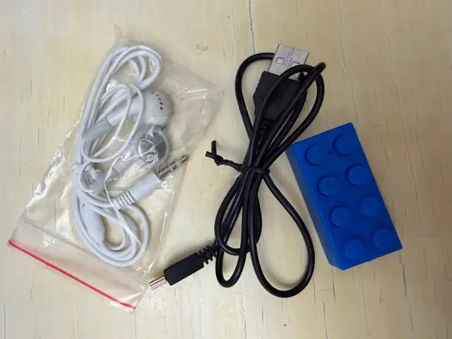 Lego-Style Brick MP3 Player in General Electronics in Markham / York Region - Image 4