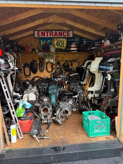 Wide variety of vintage Mercury outboards/parts - mostly '60s and '70s - 3.9 hp to 115 hp TOP. Most...