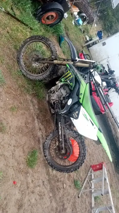 2005 kx250f has a brand new hot rods bottom end kit and swing arm 0 hours on rebuild roughly 40 hour...