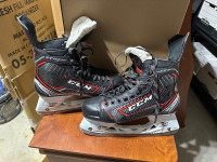 Patin de hockey CCM grandeur 7 