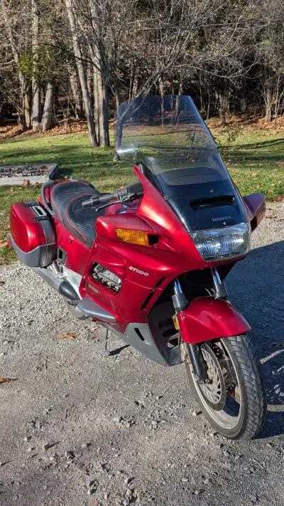 1992 Honda ST1100 Motorcycle Low mileage (US bike) - 49233 miles (79,233 km) Well maintained (oil an...