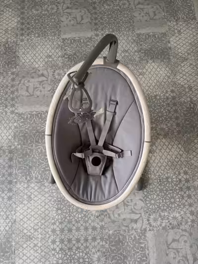 Purchased June 2024 - barely used Comes with: - removable newborn inlay (like new, no stains) - touc...