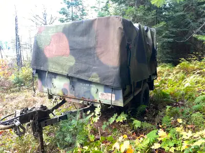 Includes ribs and rubber cover in great shape. Has tilt/dump function and Pintle hitch. Great for fu...