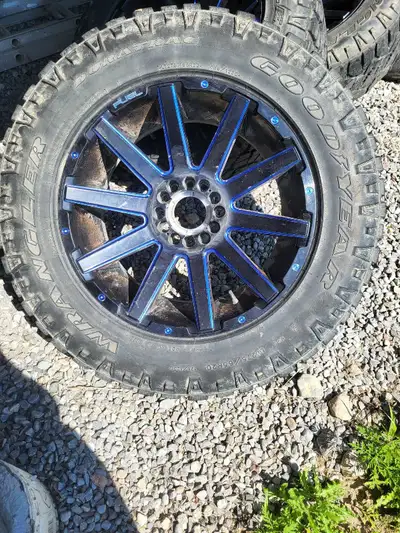 A set of 4 rims off of 2018 Chev Silveraldo 1500....rims are in great condition just a bit dirty fro...