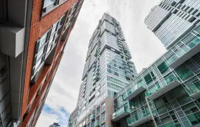 2 Bedrooms W/ 2 Bathrooms @Queen st & University Ave for rent