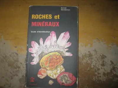 Livre sur les Roches et les Minéraux. 5.00$. Bonne condition. Voir autres annonces pour Livre Botani...