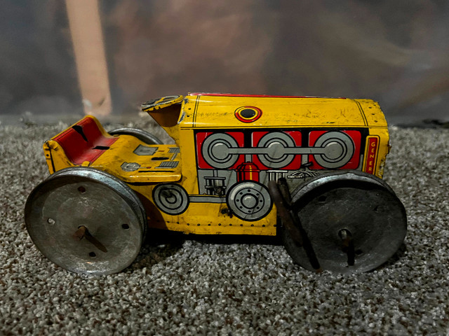 Antique Tin Bulldozer Toy in Arts & Collectibles in Calgary - Image 2