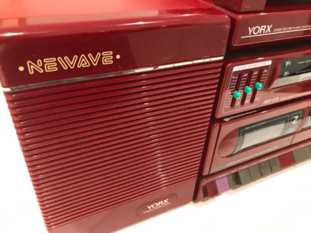 Vintage Rare YORX Newave Turntable Stereo System Dual Cassette in Stereo Systems & Home Theatre in City of Toronto - Image 6