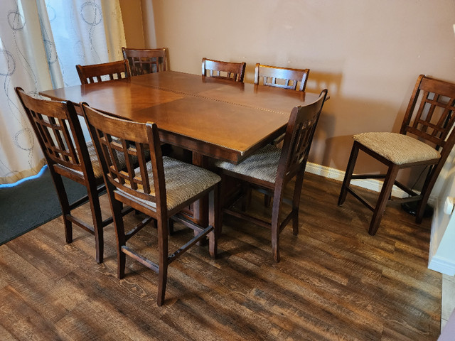 Pub Table with 8 Chairs (Extendable) in Dining Tables & Sets in Hamilton - Image 2