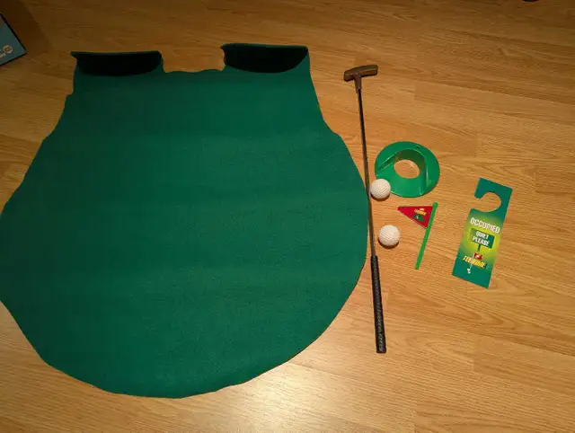 "Tee Time” Novelty Indoor Golf Set — Opened, Never Used in Golf in Ottawa - Image 3