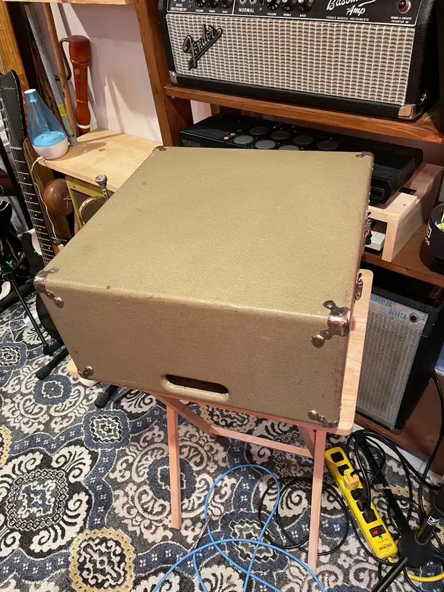 Newcomb Turntable Guitar Amp (1950’s) in Amps & Pedals in City of Toronto - Image 5