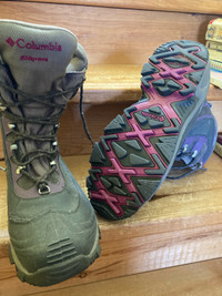 Women’s Columbia boots Pick up in Debert area or Tues in Truro  