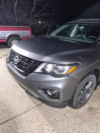 I am selling my 2017 Nissan Pathfinder Platinum, a versatile SUV with 264,915 km. This well-equipped...