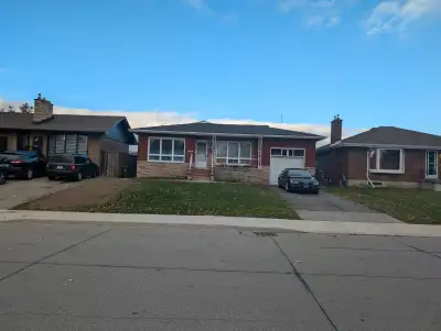 This spacious 3-bedroom home is located just minutes from the Mohawk College Fennell Campus. It curr...