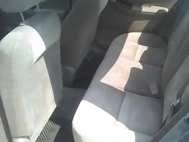 2003 Toyota Corolla LE552944922055168008