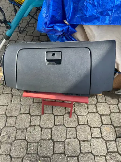2015-2020 Chevy Suburban/Chevy Yukon black glove box. Close to new condition. Part #22883560 gm Aski...