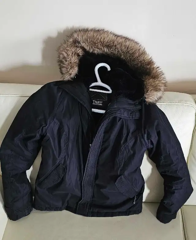 Woman's TNA winter jacket-medium in Women's - Tops & Outerwear in Mississauga / Peel Region - Image 3