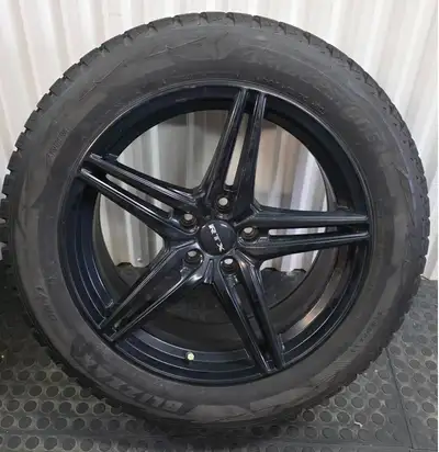 Ensemble de 4 roues d'alliage impeccables avec pneus d'hiver Blizzak DM-V2, 235/55R18 pour Audi Q3,...