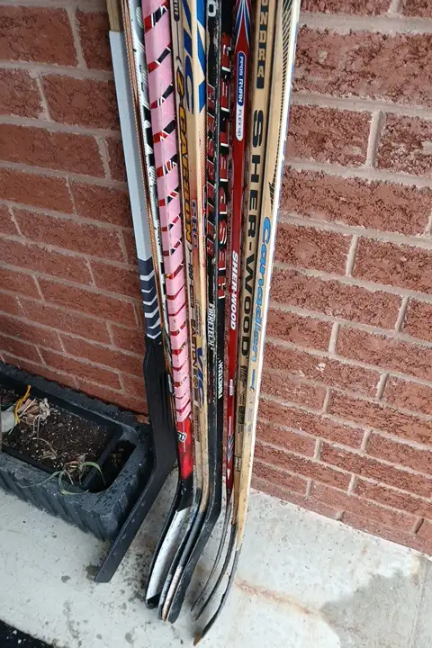 Various Size Hockey Sticks in Hockey in City of Toronto - Image 5