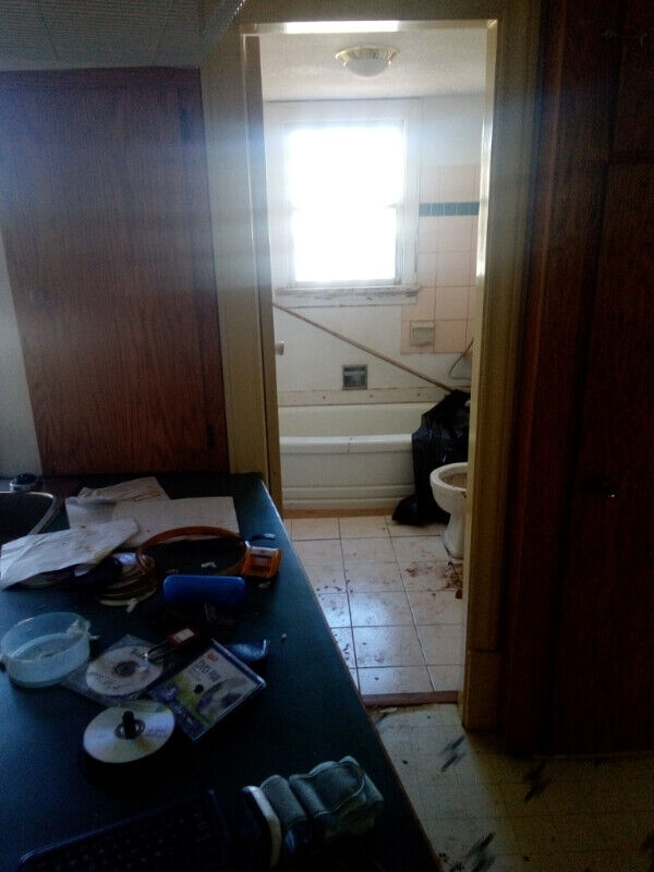 House with huge lot 240x140/307 1st Ave w,Climax Houses for Sale