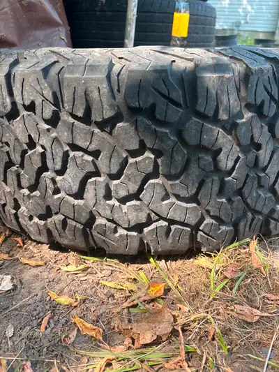 X1 USED LT275/60/20 BFGoodrich Ko2 Baja Champion TREAD 9/32 DOT 2011 CASH AND CARRY