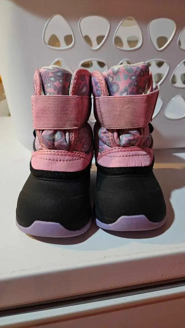 Toddler Snow boots Size 6 in Clothing - 2T in Kitchener / Waterloo - Image 4