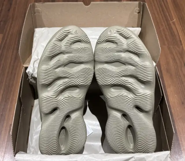 Yeezy Foam Runner ‘Stone Salt’ Men Size 12 in Men's Shoes in Mississauga / Peel Region - Image 6