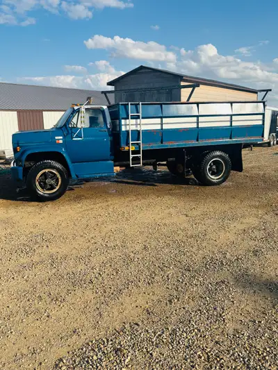 1980 gmc 3 ton 38,000 kms 350 engine with 4 and 2 transmission 8x14 box with Nordic hoist Shedded, $...