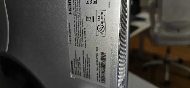 Samsung Odyssey OLED G6 27-inch monitor in Monitors in Ottawa - Image 3