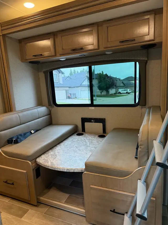 2020 Thor Chateau Class C Motorhome in RVs & Motorhomes in Calgary - Image 6