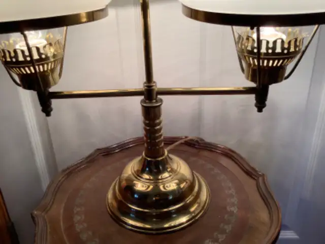 Vtg Mid Century Double Arm Brass Student Lamp Milk Glass Shades in Indoor Lighting & Fans in Belleville - Image 5