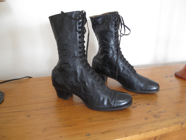 ANTIQUE EDWARDIAN WOMAN'S BOOTS in Arts & Collectibles in Guelph - Image 3