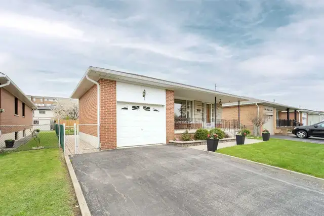 MAIN UPPER LEVEL ROOMS FOR RENT WESTWOOD MALL MALTON MISSISSAUGA