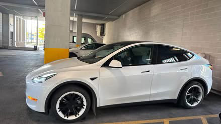 Tesla model y lease transfer dans Autos et camions  à Ville de Montréal - Image 2