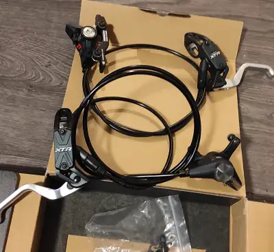 Shimano XTR hydraulic disc brakes BL-M975 and BR-M975, View more