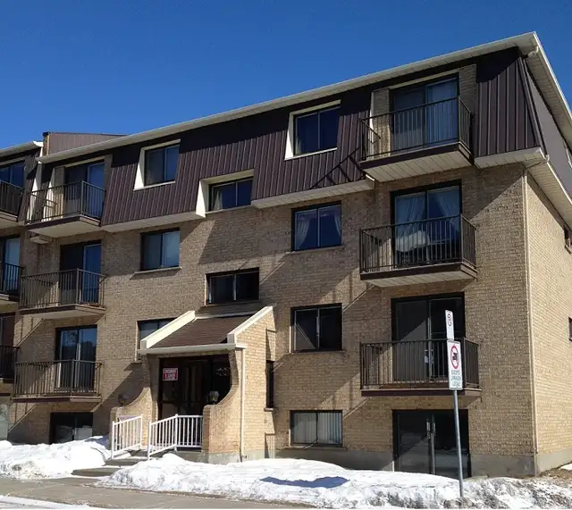 Beau grand 4 ½ au 3e étage près du métro Concorde à 1280.00$.