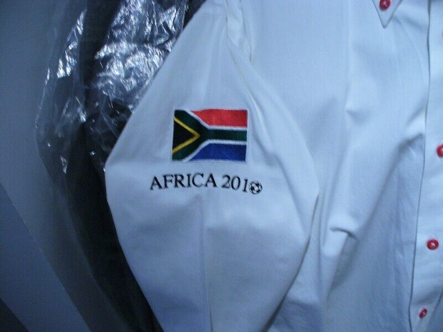 chemise mondial 2010 Africa dans Art et objets de collection  à Ville de Montréal - Image 3