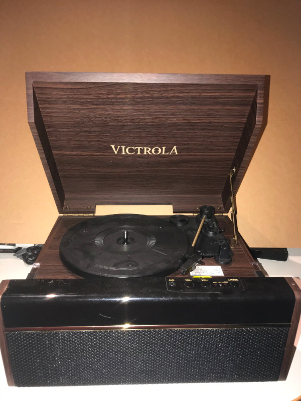 Victorola Turntable in Stereo Systems & Home Theatre in Burnaby/New Westminster - Image 3