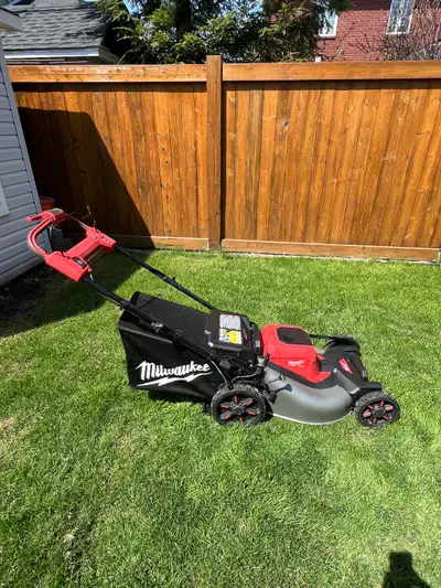 Tondeuse à gazon autopropulsée Milwaukee Tool   M18 FUEL 18V san, View more