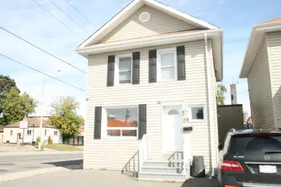 This 2 bedrooms apartment locate in the 2nd floor comes with, upgraded kitchen and bathroom, current...