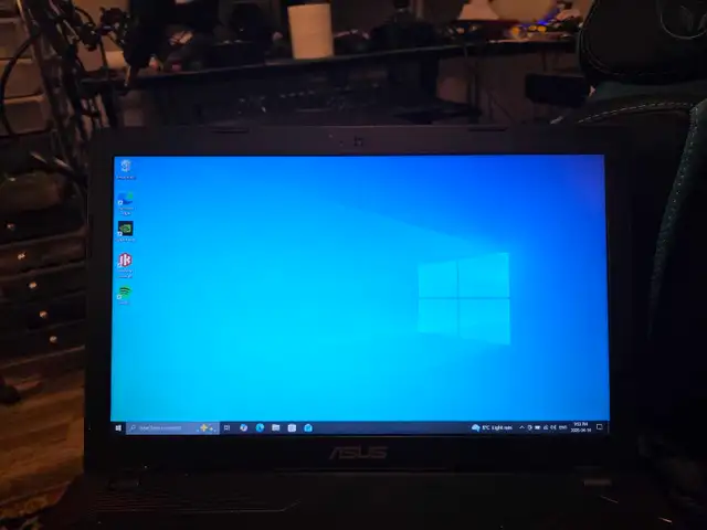 Asus ROG laptop 15.6"457408673188433922