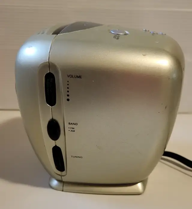 Vintage Phillips Magnavox Dual Alarm Clock Am/ Fm Radio in General Electronics in Oshawa / Durham Region - Image 6