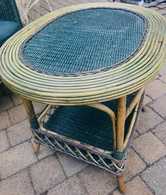 Vintage Chaise et table en osier rotin Wicker Armchair and Table dans Mobilier pour terrasse et jardin  à Laval/Rive Nord - Image 3