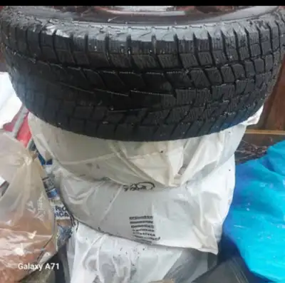 4 winter tires on black steel rims 225/70/r16 in good condition.80% tread remaining.fits most japane...